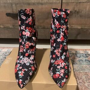 INC International Concepts Floral Ankle Boots - Black/Red S 9.5, New w/o box.